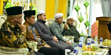 Seminar Ilmiah bersama Kementerian Agama Kota Pontianak yang dirangkaikan dengan Halal Bihalal di Aula Rumah Jabatan Wakil Wali Kota.