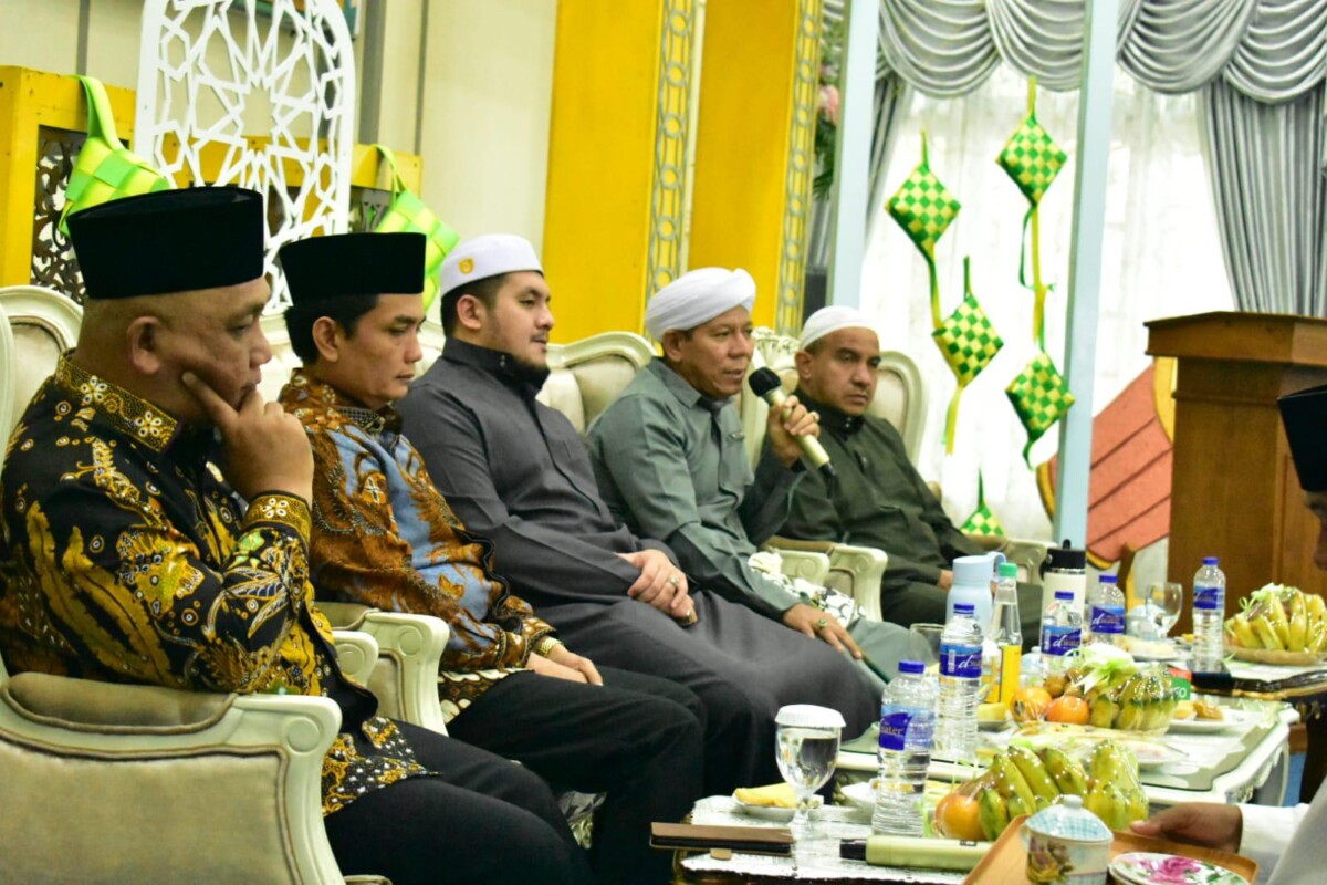 Seminar Ilmiah bersama Kementerian Agama Kota Pontianak yang dirangkaikan dengan Halal Bihalal di Aula Rumah Jabatan Wakil Wali Kota.