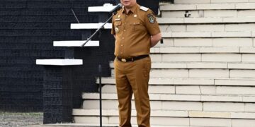 Bupati Ketapang, Alexander Wilyo ketika menyampaikan amanah di apel gabungan usai lebaran, Selasa (08/04/2025). Foto: Prokopim Pemkab Ketapang.
