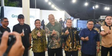 Bupati Sujiwo saat menghadiri pembukaan Kedai Kopi Asiang Ayani 2, Kamis (10/4/2025) malam.