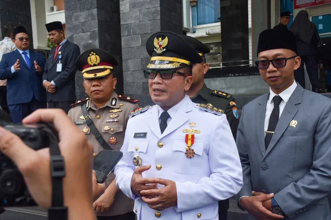 Sujiwo usai menjadi inspektur Upacara Peringatan Hari Otonomi Daerah XXIX Tahun 2025 di Halaman Kantor Bupati Kubu Raya, Jumat (25/4/2025).