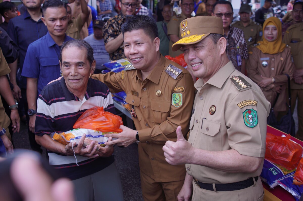 Bupati Sambas H. Satono, S. Sos. I., M.H., mendampingi Kunjungan Kerja Gubernur Kalimantan Barat Drs. H. Ria Norsan, M.M., M.H., di Kabupaten Sambas. Selasa (22/04/2025).