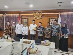 Bupati Sambas H. Satono, S. Sos. I. MH melakukan audiensi dengan Menteri Sosial Republik Indonesia, Saifullah Yusuf, Rabu (16/04/2025). di Gedung Kementerian Sosial RI, Jakarta.