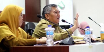 Sekretaris Daerah Kabupaten Kubu Raya Yusran Anizam saat memimpin Rapat Penguatan Komitmen Gugus Tugas: Menuju Kabupaten Layak Anak, Selasa (22/4/2025), di Ruang Pamong Praja I Kantor Bupati Kubu Raya.