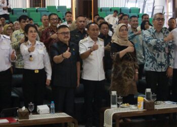 Wakil Gubernur Kalbar, Krisantus Kurniawan saat menghadiri rapat Koordinasi Bidang Hukum dan Hak Asasi Manusia Provinsi Kalimantan Barat Tahun 2025. di aula Garuda gedung terpadu Kantor Gubernur Kalbar pada Rabu (30/04/2025). Foto : Deny Wahyu Hendrata.