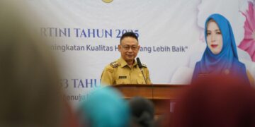 Edi berpidato saat peringatan Hari Kartini dan HKG PKK ke-53 di Aula Rumah Jabatan Wali Kota Pontianak, Senin (21/4/2025).