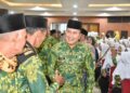 Pembukaan manasik dirangkaikan dengan pelepasan JCH yang dilakukan langsung Bupati Kubu Raya Sujiwo.