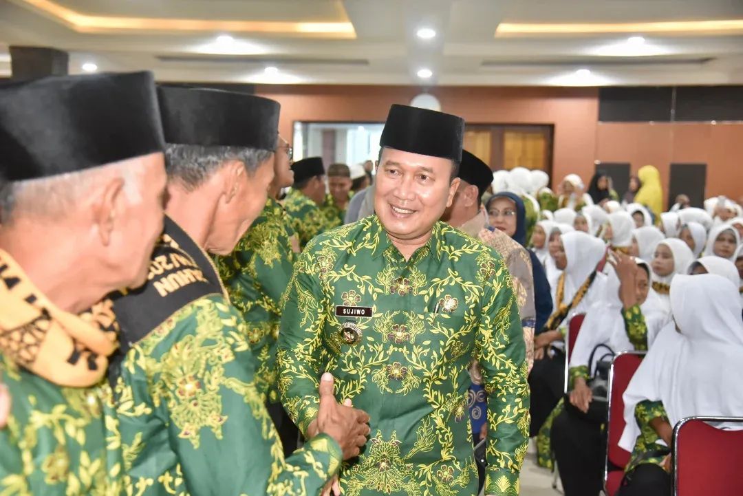 Pembukaan manasik dirangkaikan dengan pelepasan JCH yang dilakukan langsung Bupati Kubu Raya Sujiwo.