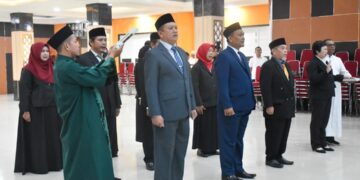 Bupati Kubu Raya, Sujiwo, melantik dan mengambil sumpah/janji jabatan sejumlah pejabat pimpinan tinggi pratama, administrator, dan fungsional di lingkungan Pemerintah Kabupaten Kubu Raya, Jumat (16/5/2025).