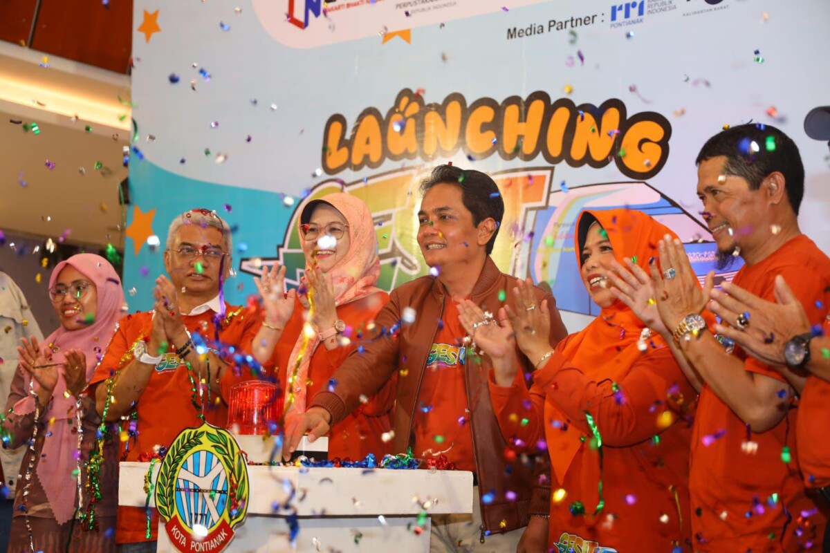 Wakil Wali Kota Pontianak Bahasan meluncurkan Program Gerakan Literasi dan Inklusi Masyarakat (GESIT) dalam rangka meningkatkan minat baca masyarakat.