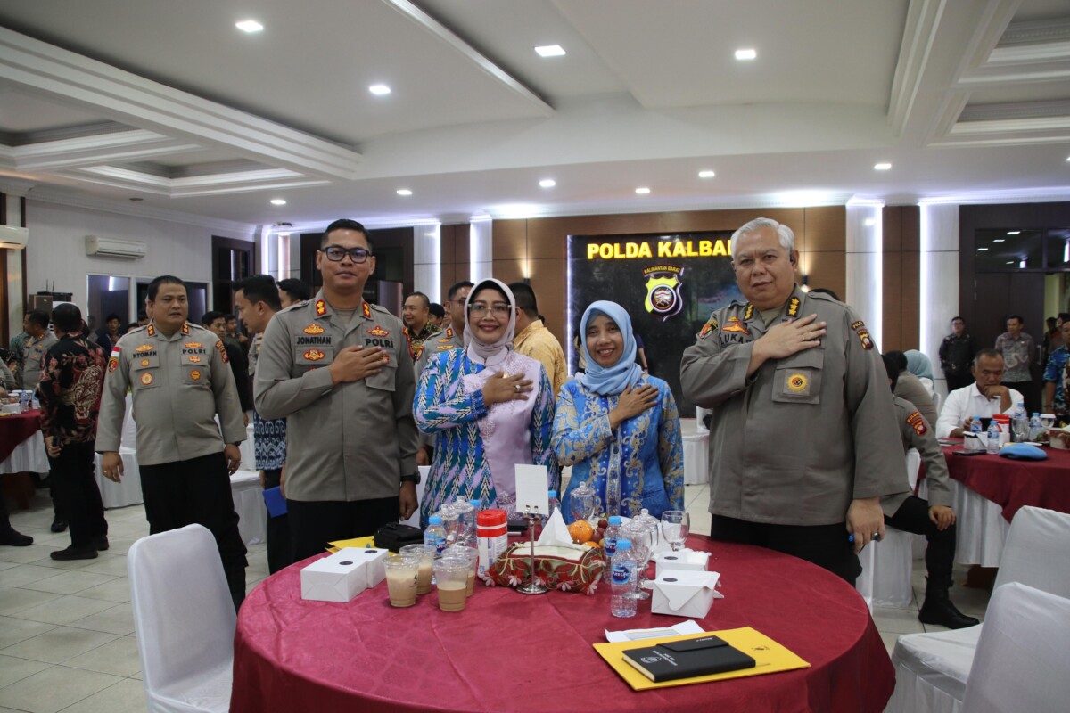 Bupati Mempawah, Erlina Saat menghadiri Rakor Pelaksanaan Program Ketahanan Pangan dan Kesiapan Panen Raya Jagung Nasional di Ruang Graha Khatulistiwa