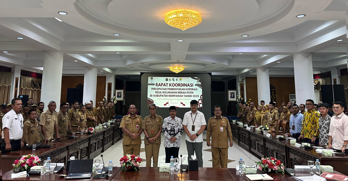 Foto bersama Usai Rakor Percepatan Pembentukan Koperasi Merah Putih di seluruh desa dan kelurahan se-Kabupaten Mempawah