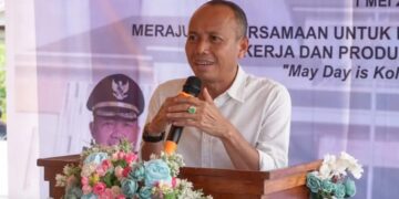 Sekretaris Daerah Kabupaten Ketapang, Repalianto menghadiri peringatan Hari Buruh Sedunia, Kamis (01/05/2025).