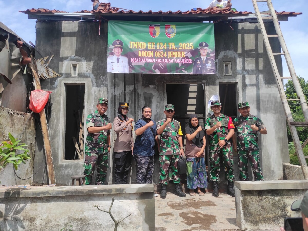 Tim Wasev PJO TMMD ke-124 tinjau pembangunan fisik di lokasi di Desa Plalangan Kecamatan Kalisat Kabupaten Jember. Foto: Sigit Priyono/Jurnalis.co.id