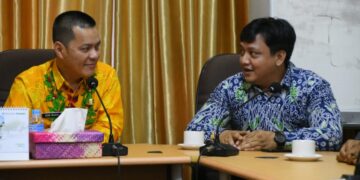 Romi Wijaya, menerima audiensi dari Majelis Pendidikan Dasar dan Menengah (Dikdasmen) serta Pendidikan Nonformal (PNF) Pimpinan Pusat Muhammadiyah. di Ruang Rapat Bupati Kayong Utara, Sukadana. Rabu, (95/2025) Foto (Porkopim)