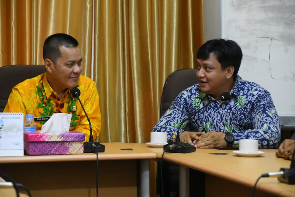 Romi Wijaya, menerima audiensi dari Majelis Pendidikan Dasar dan Menengah (Dikdasmen) serta Pendidikan Nonformal (PNF) Pimpinan Pusat Muhammadiyah. di Ruang Rapat Bupati Kayong Utara, Sukadana. Rabu, (95/2025) Foto (Porkopim)
