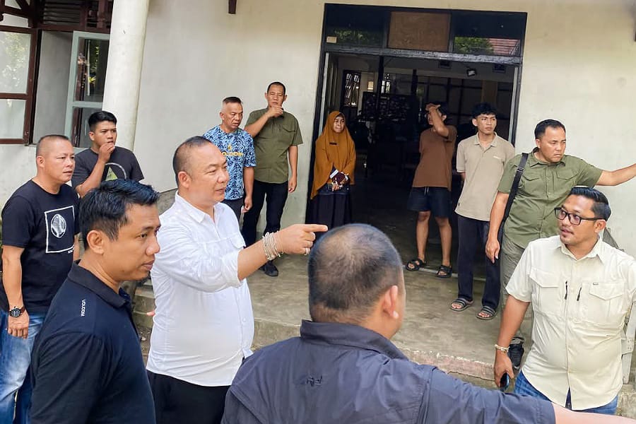 Bupati Alex meninjau langsung asrama mahasiswa di Pontianak. Foto: Prokopim.