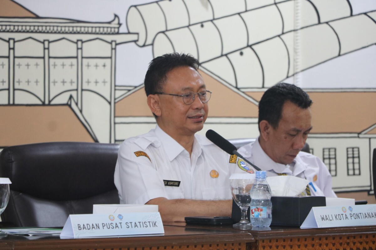 Wali Kota Pontianak Edi Rusdi Kamtono mengingatkan kepada perangkat kelurahan untuk mengupdate data statistik secara berkala.