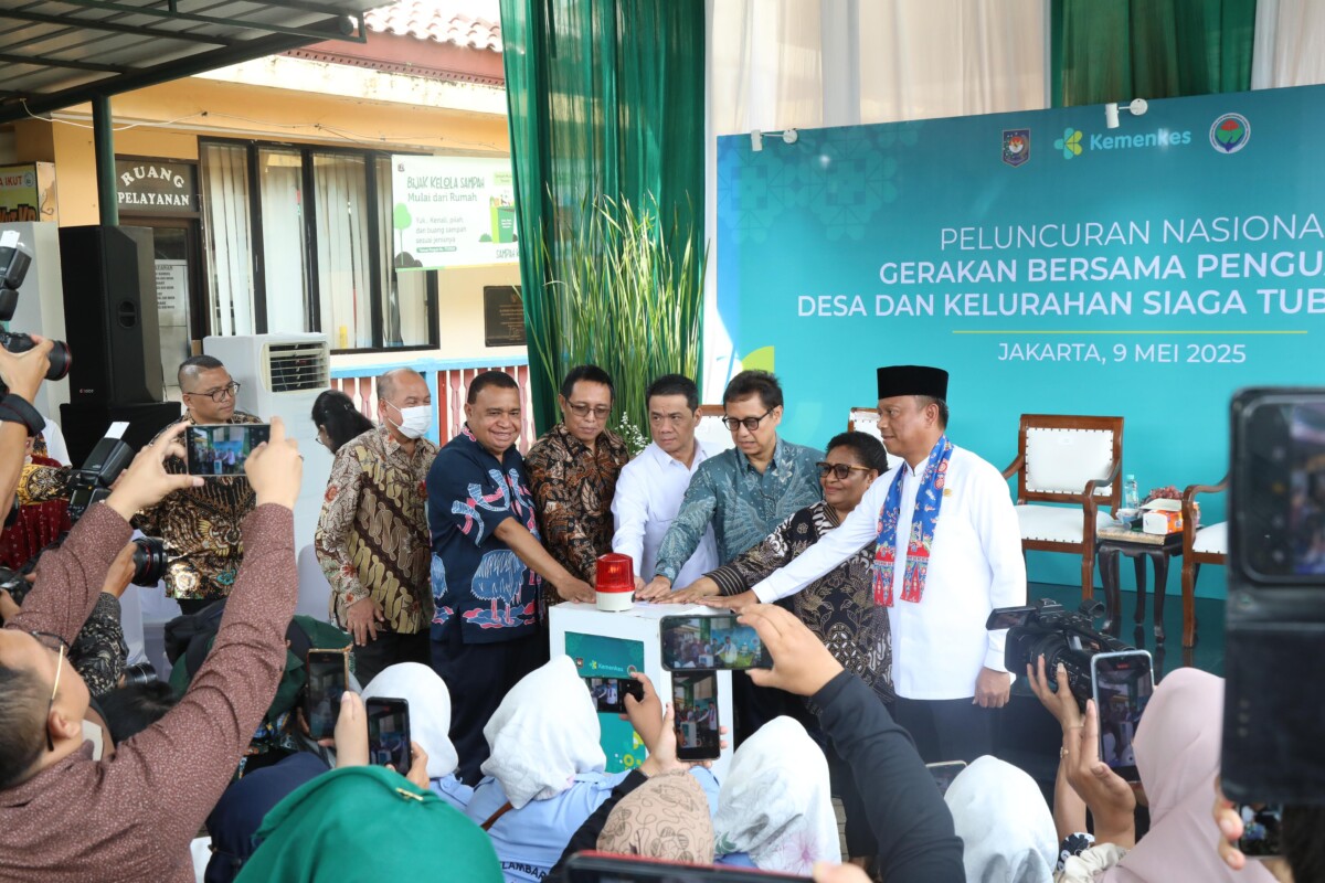 Peluncuran Nasional Gerakan Bersama Penguatan Desa dan Kelurahan Siaga Tuberkulosis di Kantor Kelurahan Rambutan, Kecamatan Ciracas, Jakarta, Jumat (9/5/2025).