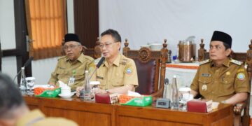 Wali Kota Pontianak Edi Rusdi Kamtono saat memimpin coffee morning dalam rangka mengevaluasi kinerja perangkat daerah di lingkungan Pemerintah Kota Pontianak.