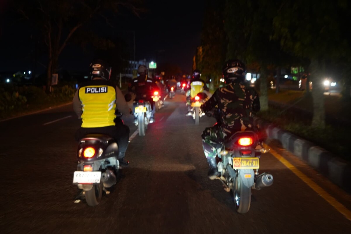 Polres Kubu Raya bersama TNI menggelar patroli gabungan berskala besar di wilayah Kabupaten Kubu Raya, Kalimantan Barat.