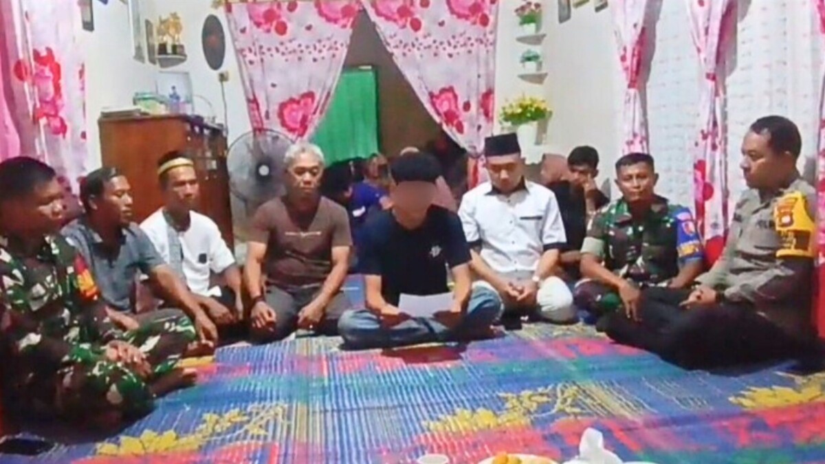 Pelaku, seorang remaja berinisial MF (15), menyampaikan permintaan maaf terbuka di hadapan aparat dan tokoh masyarakat pada Minggu malam (11/5), pukul 20.00 WIB, di kediaman Ketua RW 05 RT 06, Teguh.