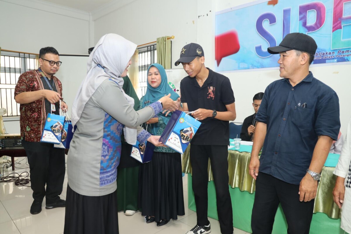 Warga mendukung kebijakan Pemerintah Kota Pontianak terkait pemberlakuan jam malam bagi anak.