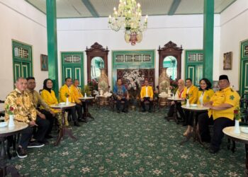 Ketua Umum Partai Golkar, Bahlil Lahadalia, menyambangi Gubernur Daerah Istimewa Yogyakarta (DIY), Sri Sultan Hamengku Buwono X, pada Minggu, 18 Mei 2025.