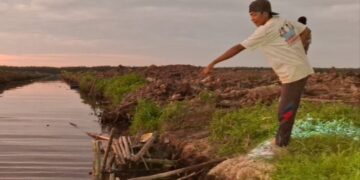 Seorang pria berusia 22 tahun berinisial RY warga Kabupaten Sambas pekerja PT Wana Subur Lestari (WSL) ditemukan meninggal dunia di kanal Blok A Kompartemen A.45, Desa Kubu, Kecamatan Kubu, Kabupaten Kubu Raya.