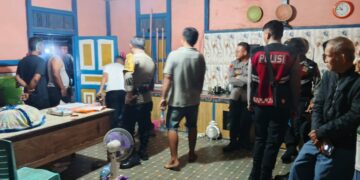 Sejumlah anggota Polsek Suingai Kunyit saat berada di TKP
