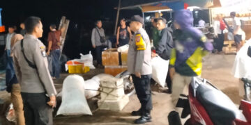 Kepolisian Resor Kubu Raya menggelar patroli skala besar di sejumlah titik pelabuhan penyeberangan yang menjadi pusat aktivitas masyarakat, Sabtu (17/5) pukul 20.00 WIB.