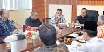 Bupati Ketapang memimpin rapat evaluasi BUMD dan Perumda. Foto: Prokopim Pemkab Ketapang.