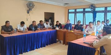 Jajaran Pansus LKPj melakukan dialog dan monitoring di desa Riam Berasap Jaya. Istimewa