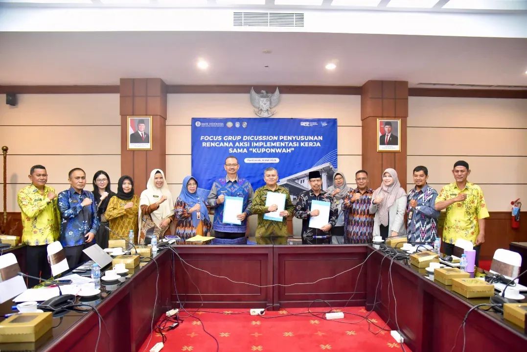 Sekretaris Daerah Kabupaten Kubu Raya Yusran Anizam beserta perwakilan Kuponwah usai diskusi di Aula Kantor Perwakilan Bank Indonesia Provinsi Kalimantan Barat, Pontianak, Kamis (8/5/2025).