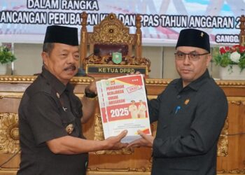Yohanes Ontot, dalam rapat paripurna DPRD Sanggau yang berlangsung di ruang rapat utama, Senin (16/06/2025).