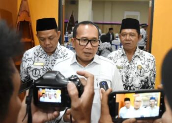 Sujiwo menghadiri pelantikan Dewan Pembina PGRI Kubu Raya, Pengurus PGRI Kubu Raya, serta Lembaga Konsultasi dan Bantuan Hukum (LKBH) PGRI Kubu Raya, yang digelar di Aula Praja Utama, Kantor Bupati Kubu Raya, Rabu (18/6/2025).
