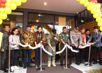 Bupati Sujiwo resmikan keberadaan McDonald’s di kawasan Gaia Bumi Raya City Mall, Jalan Major Alianyang—tepat di depan Markas Kodam XII Tanjungpura pada Kamis (19/6/2025).