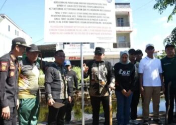 Pemerintah Kabupaten Kubu Raya menertibkan pedagang kaki lima (PKL) di sepanjang Jalan Sungai Raya Dalam, tepatnya di depan Rumah Sakit Umum Daerah dr. Soedarso.