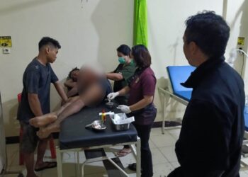 Seorang pria berinisial A (29) mengalami luka serius akibat sabetan parang.