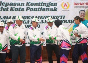 Wakil Wali Kota Pontianak Bahasan melepas Kontingen Kota Pontianak yang akang berlaga di POPDA Provinsi Kalbar 2025.
