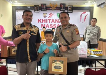 Polres Sanggau kembali menunjukkan kepeduliannya kepada masyarakat melalui kegiatan bakti sosial berupa khitanan massal yang berlangsung pada Senin (23/6/2025) mulai pukul 08.00 WIB di Graha Wira Pratama Polres Sanggau.