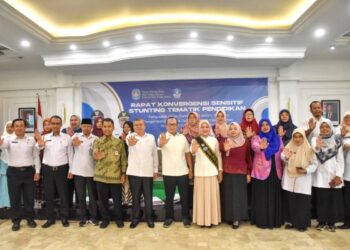 Sujiwo saat membuka Rapat Konvergensi Sensitif Stunting Tematik Pendidikan yang digelar oleh Dinas Pendidikan dan Kebudayaan Kabupaten Kubu Raya di Hotel Dangau, Rabu (25/6/2025).