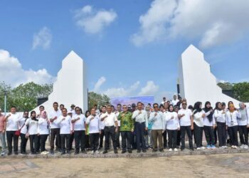 Yusran saat menghadiri kegiatan Aksi Sosial Gerakan Nasional Pemasyarakatan “Klien Balai Pemasyarakatan Peduli” di Taman Makam Pahlawan Dharma Patria Jaya, Kecamatan Sungai Raya, Kamis (26/6/2025).