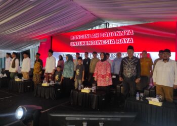 Apel kebangsaan saat Bupati Fawait Ngantor di Desa dalam program Bunga Desaku di Sempolan (foto: Sigit Priyono/jurnalis.co.id)