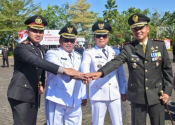 Pemkab Kubu raya TNI dan Polri dalam peringatan Hari Ulang Tahun (HUT) ke-79 Bhayangkara yang digelar di halaman Kantor Bupati Kubu Raya, Selasa (1/7/2025)