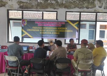 Fasilitasi DLH dalam percepatan pengurusan ijin lingkungan mulai hari ini di aula kantor Dinas Lingkungan Hidup Jember (foto: Sigit Priyono/Jurnalis co.id)