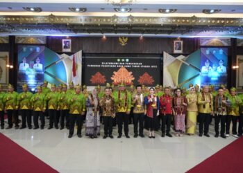 Gubernur Kalimantan Barat, Ria Norsan, secara resmi melantik Pengurus Paguyuban Arek Jawa Timur (Pagar Jati) Kalimantan Barat periode 2025–2030. Pelantikan berlangsung di Istana Rakyat (Pendopo Kalbar), Jumat (11/7/2025).