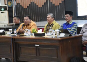 Wakil Bupati Kubu Raya, Sukiryanto, saat memimpin rapat persiapan yang digelar di Aula Praja Utama Kantor Bupati Kubu Raya, Jumat (11/7/2025).