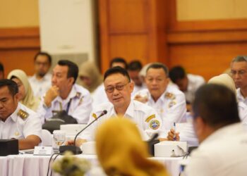 Wali Kota Pontianak Edi Rusdi Kamtono saat mengikuti rapat percepatan digitalisasi keuangan daerah di Aula Bank Indonesia Perwakilan Kalbar.