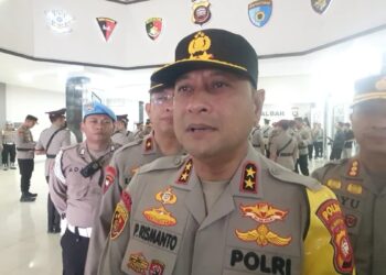 Kapolda Kalbar Irjen Pol Pipit Rismanto, memimpin langsung upacara serah terima jabatan (sertijab) sejumlah pejabat utama Polda Kalbar dan beberapa Kapolres, Kamis (17/7/2025)